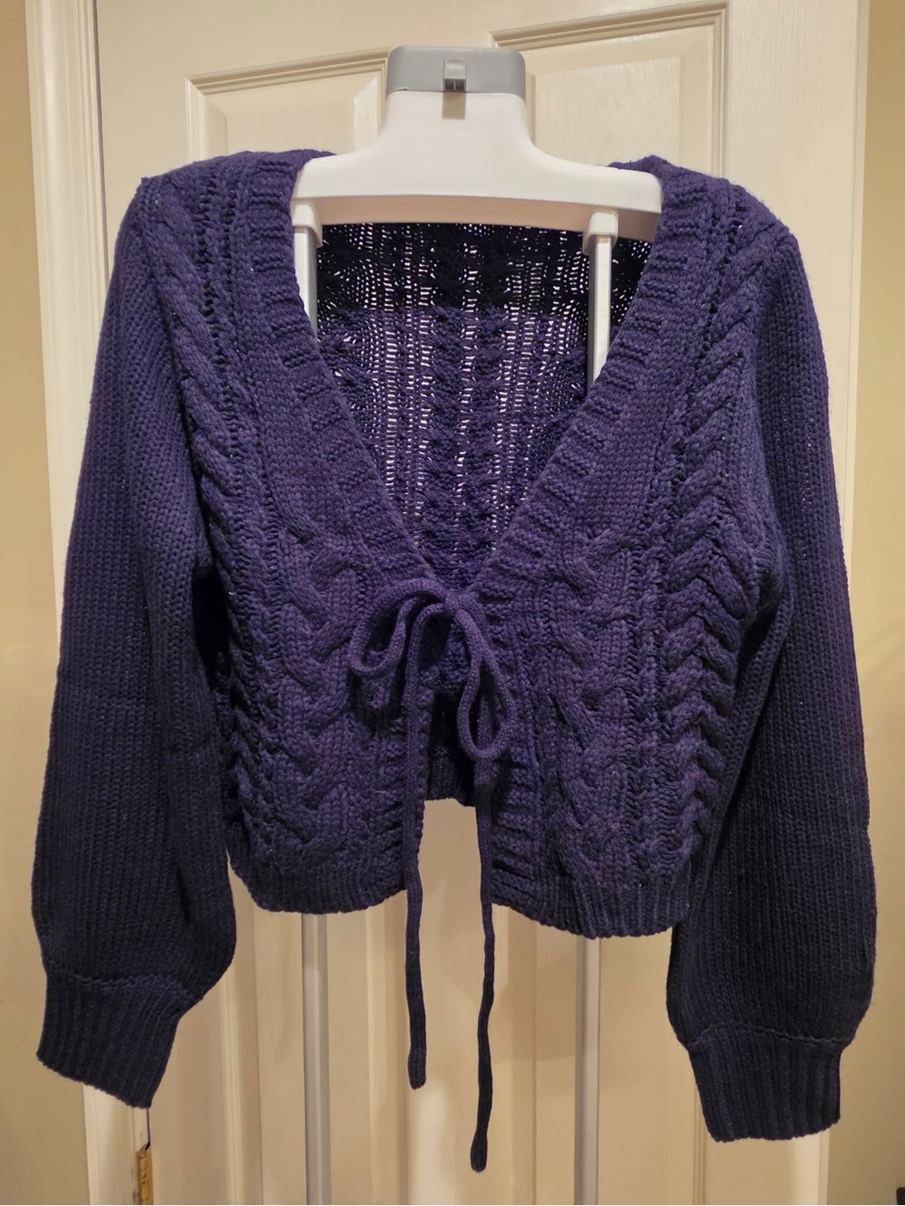 Women’s Cable Knit Cropped Tie-Front Navy blue Sweater size M NWOT